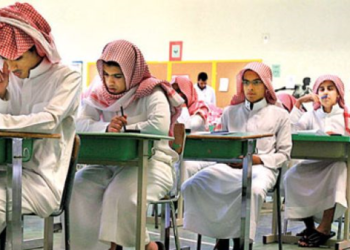 Saudi Students study with AI