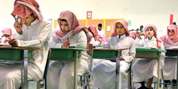 Saudi Students study with AI